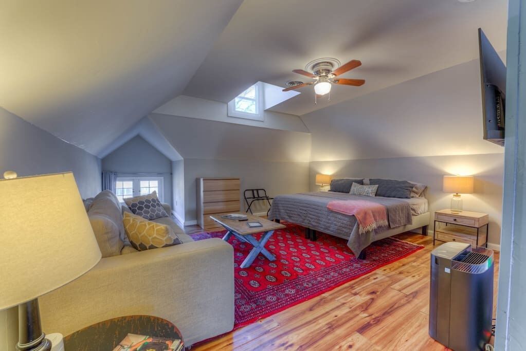 Sleeps up to 8! Free coffee, super fast WiFi, 8 min walk to Cooper-Young!