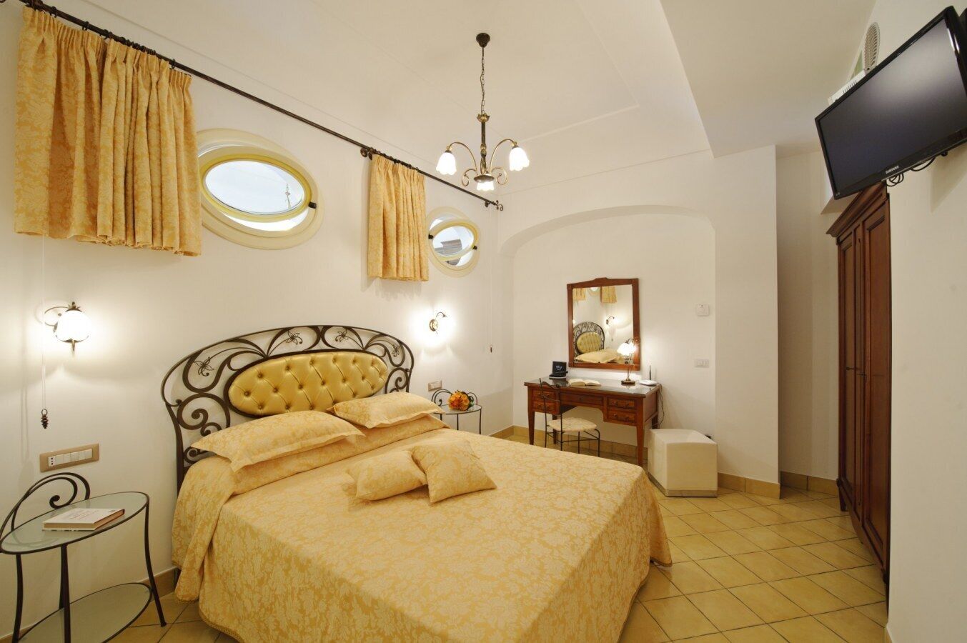 Yellow Charming House in Positano