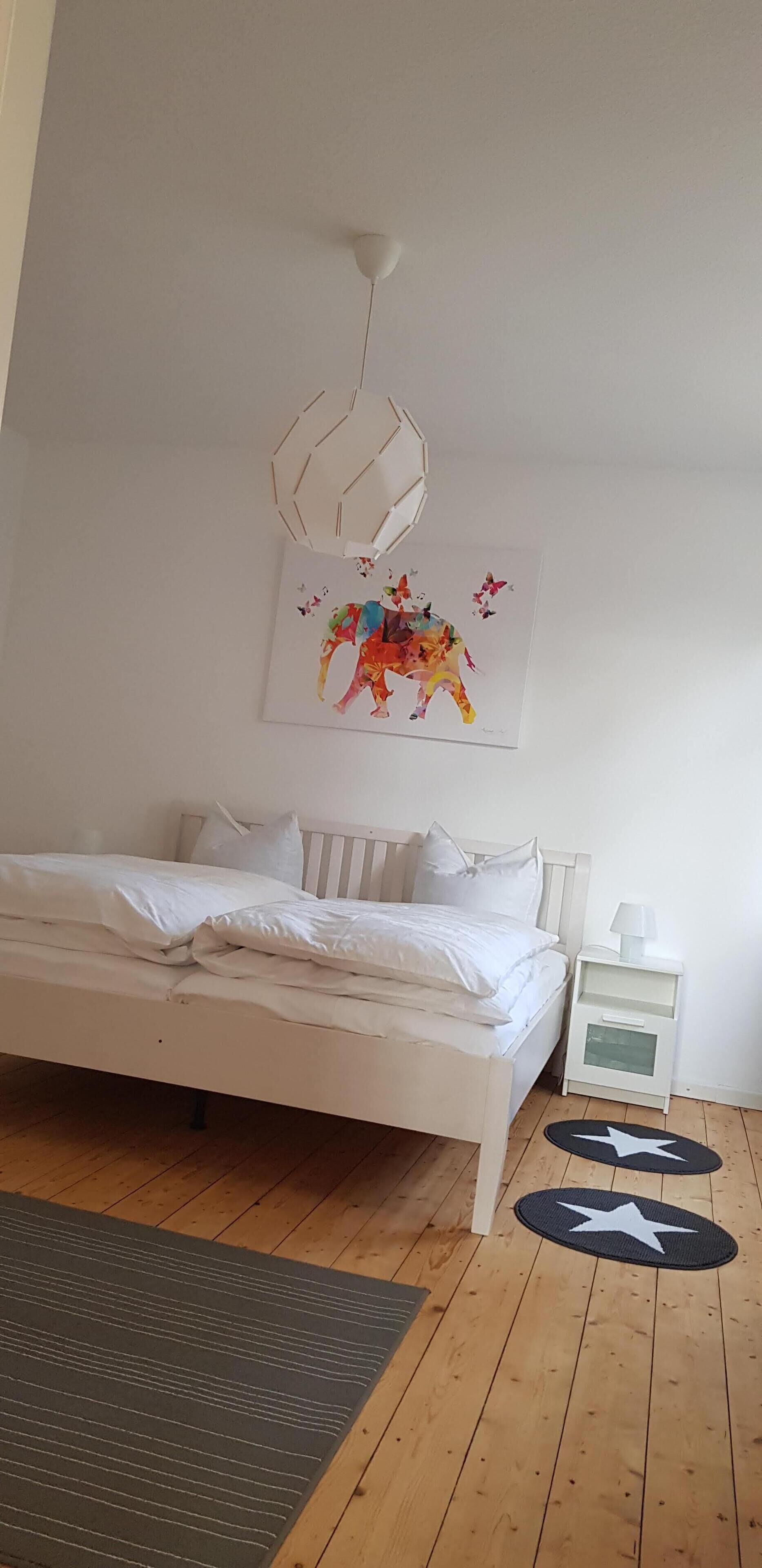 2 slaapkamers, een strijkplank/strijkijzer, reisbedje, gratis wifi
