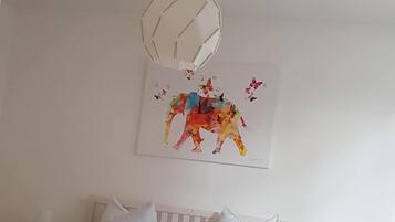 2 slaapkamers, een strijkplank/strijkijzer, reisbedje, gratis wifi