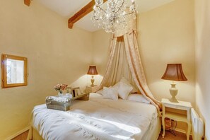 2 عدّة غرف نوم ومكواة/لوح كي وواي فاي مجانًا وملاءات أسرّة