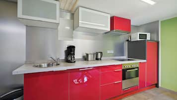Fridge, microwave, stovetop, dishwasher