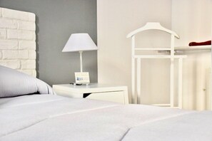 Quadruple Room (Rinaldo) | Individually decorated, individually furnished, desk, soundproofing - L'Orlando Furioso (Palermo)