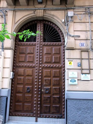 Property entrance - L'Orlando Furioso (Palermo)
