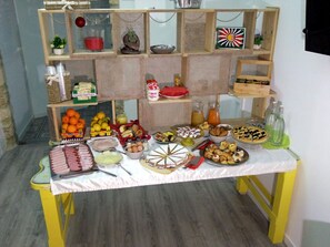 Free daily buffet breakfast  - L'Orlando Furioso (Palermo)
