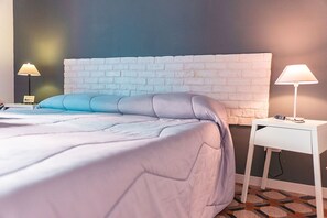 Kamar Double (Malaguerra) | Didekorasi berbeda-beda dan dilengkapi dengan perabotan berbeda-beda