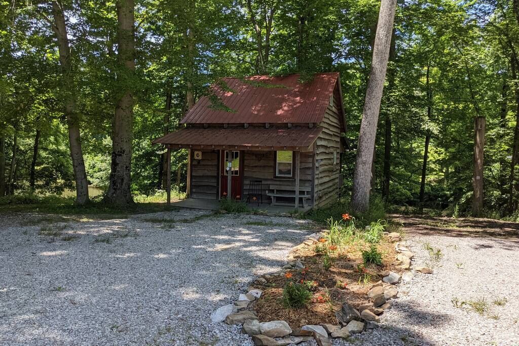 "Flatts" Deluxe Camping Cabin #6 | Pet Friendly
