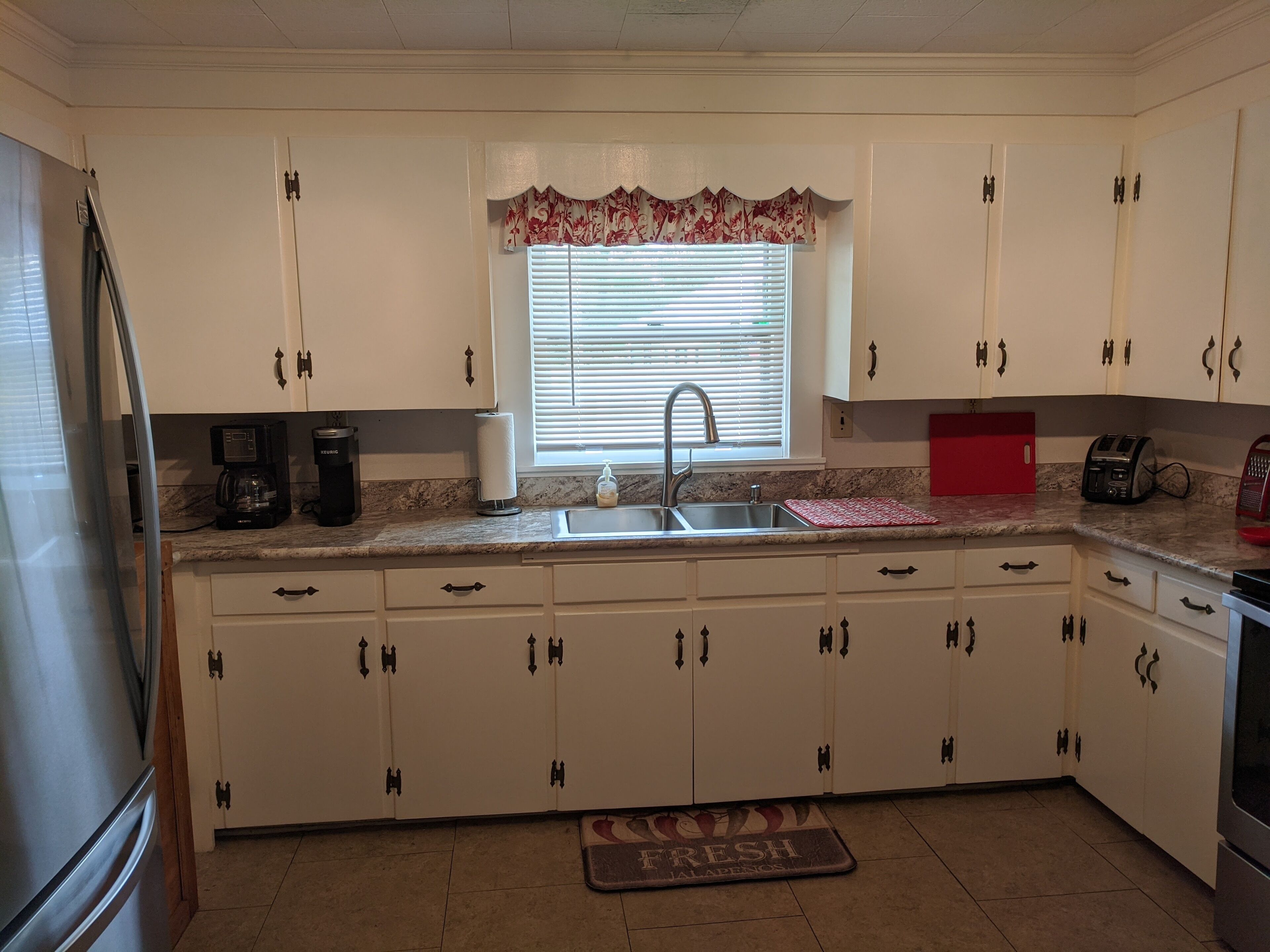 Cozy Cottage 1 mile from Holden Beach and Boat Launch. Dog Friendly!!