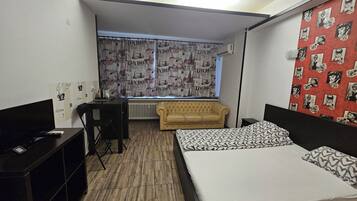 Superior-Studio, Stadtblick (No. 2) | Individuell dekoriert, individuell eingerichtet, Schreibtisch