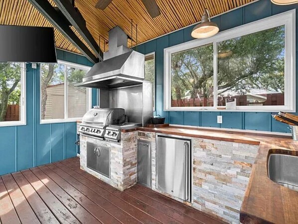 Refrigerador, microondas, horno y parrilla de estufa 