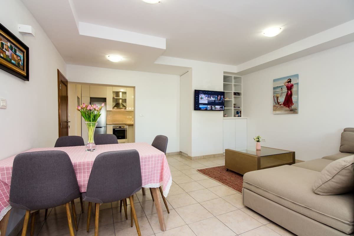 Appartamento familiare, vista cortile | Biancheria da letto di alta qualità, materassi in memory foam