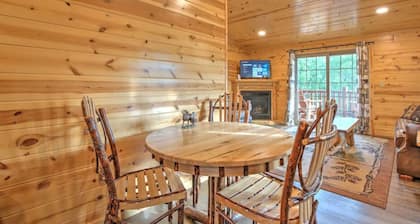 ¡NUEVO! Suite de cabina con cocina completa, chimenea y balcón - ¡A media milla de Berlín!