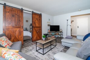 2 chambres, fer et planche à repasser, Wi-Fi, draps fournis