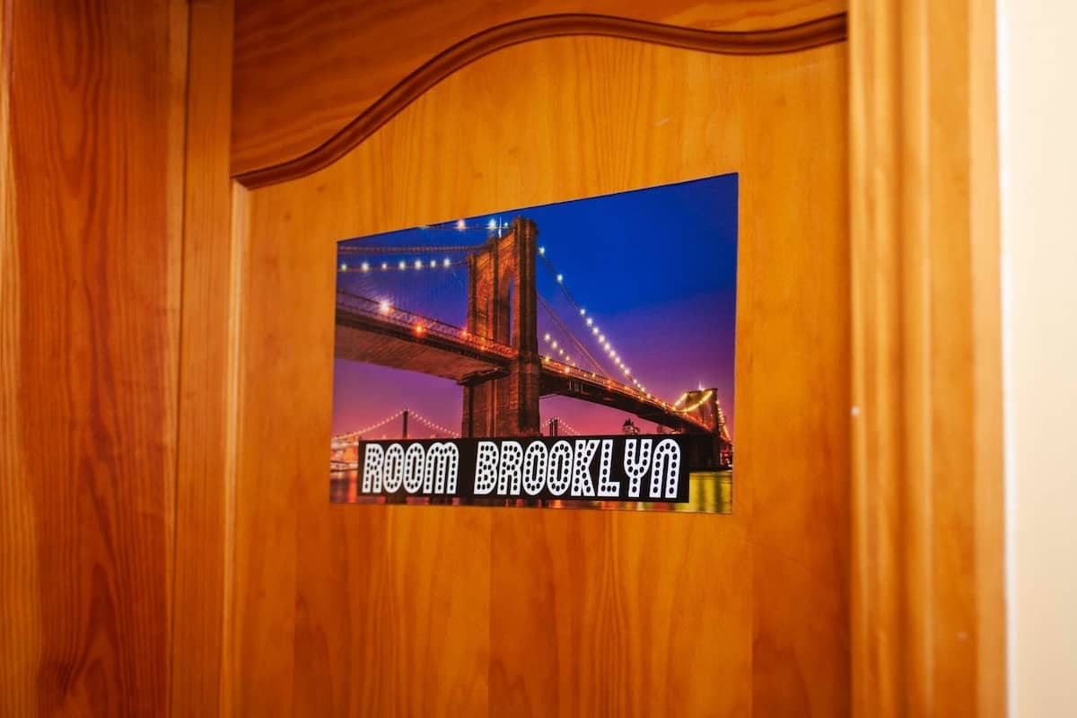 Double Room with Share Bathroom (Brooklyn Room) | Microwave