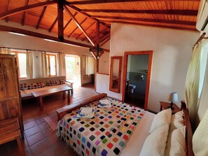 Quarto casal superluxo, vista para o jardim | Roupas de cama premium, individualmente decorados