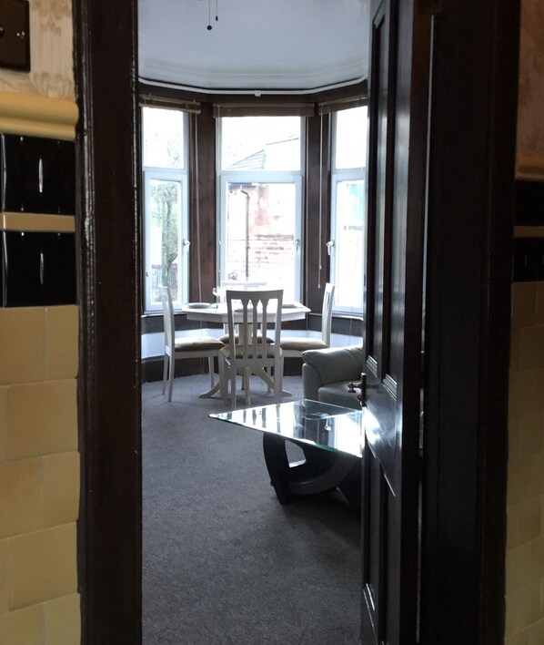 Design Apartment | Living area | Stereo - Two Bedroom Victorian Flat in the Centre of Port Glasgow Close to all Amenities (Port Glasgow)