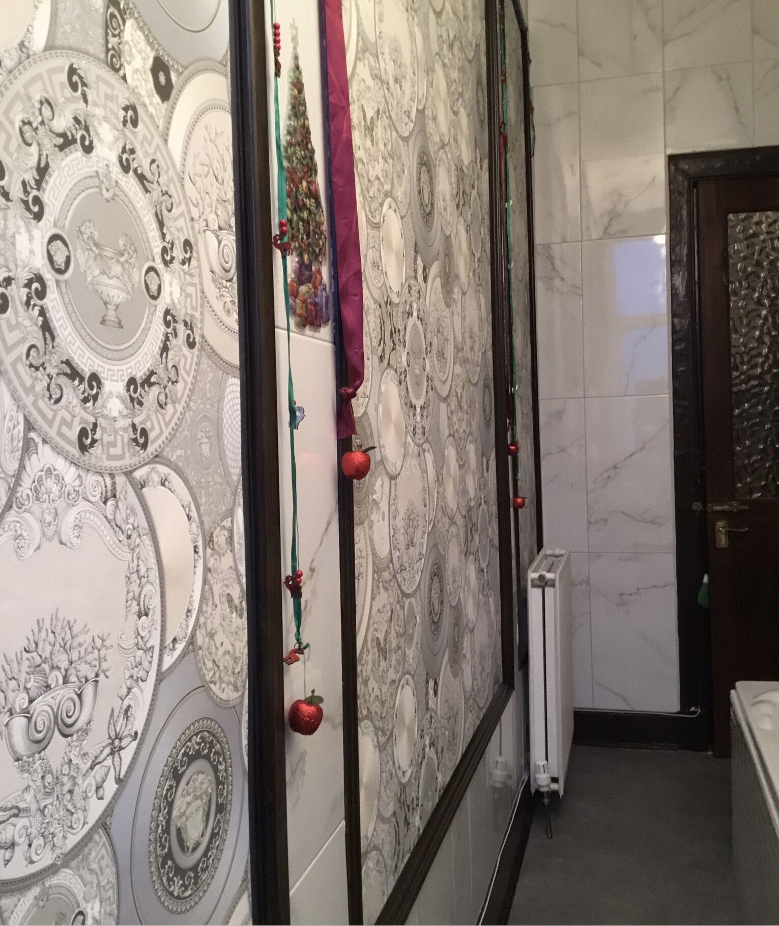 Design Apartment | Bathroom | Combined shower/tub, free toiletries, hair dryer, towels