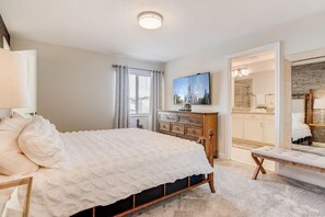 5 habitaciones, tabla de planchar con plancha y cuna de viaje 
