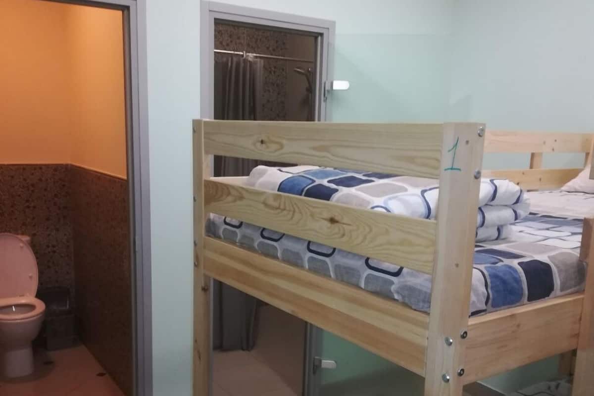 Gemeinsamer Schlafsaal, Gemischter Schlafsaal, eigenes Bad (4 beds) | Bügeleisen/Bügelbrett, kostenloses WLAN