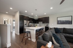 Smart TV, fireplace, Netflix, books