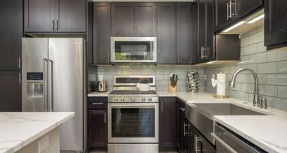 Winter Wonderland! Luxury Mountain Haven, Ski, Board, Snowshoe, Tube & Soak!