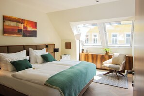 Premium bedding, down duvets, in-room safe, individually decorated - EST Residence Schoenbrunn Vienna - contactless check-in (Vienna)