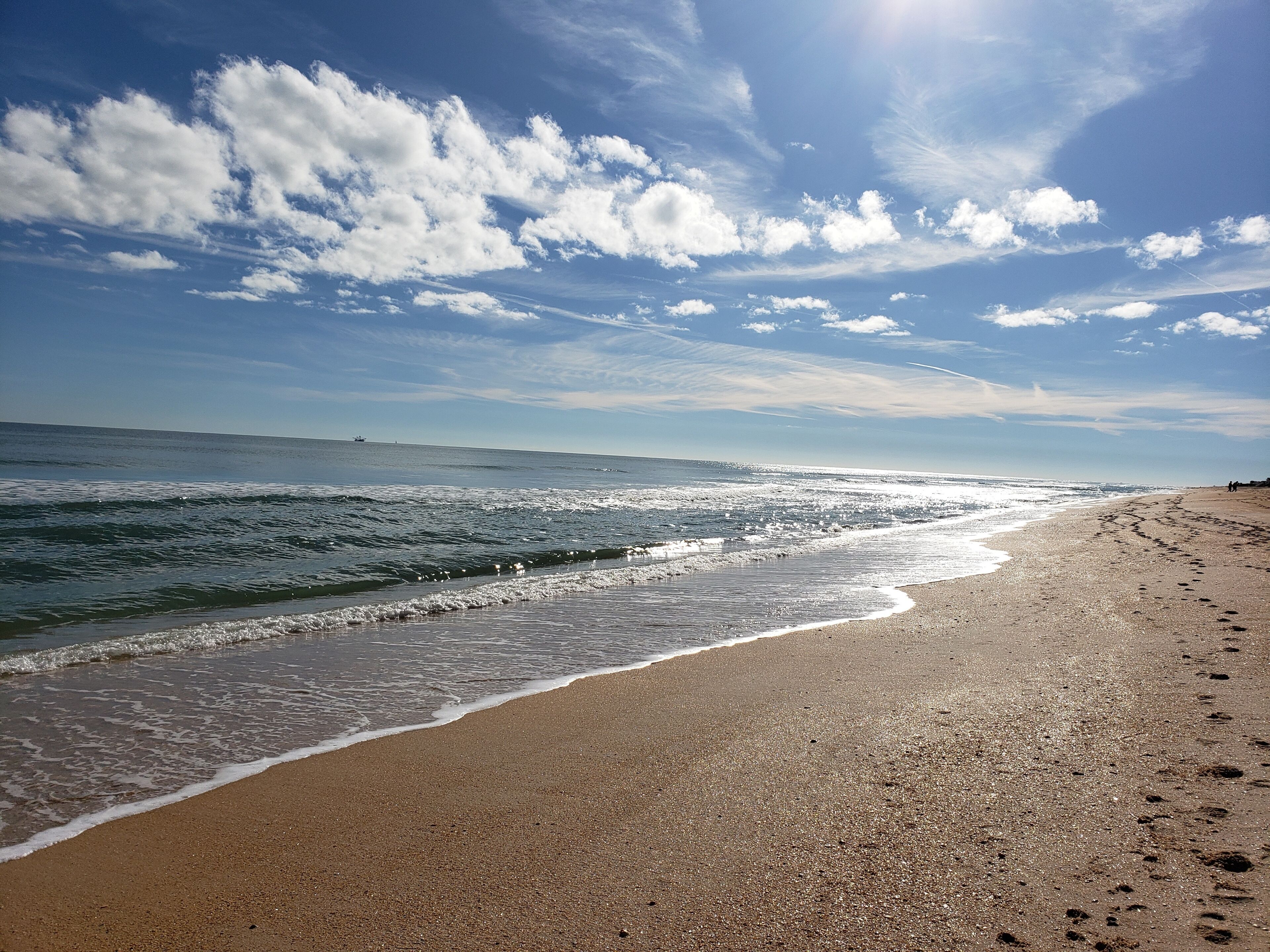 Beach nearby, sun-loungers, beach towels