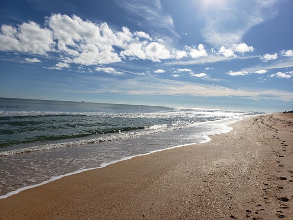 Beach nearby, sun-loungers, beach towels