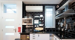 Fridge, microwave, stovetop, dishwasher