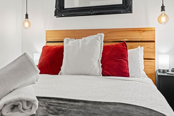 1 bedroom, iron/ironing board, travel crib, WiFi - Industrial Central Apartment Fremantle (Fremantle)