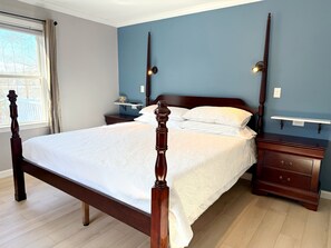 4 bedrooms, in-room safe, desk, iron/ironing board - Secluded Tranquil Waterfront, Beautiful Lake View, With A Private Dock (Plymouth)