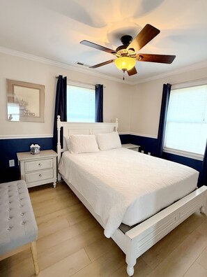 4 Schlafzimmer, Zimmersafe, Schreibtisch, Bügeleisen/Bügelbrett