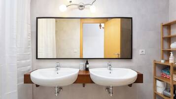 Baignoire, serviettes fournies