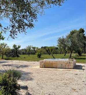 Outdoor spa tub - THE TRULLI DELLE FATE FUFFE  (Monopoli (Ba))