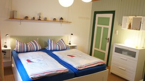 2 bedrooms, desk, iron/ironing board, free WiFi