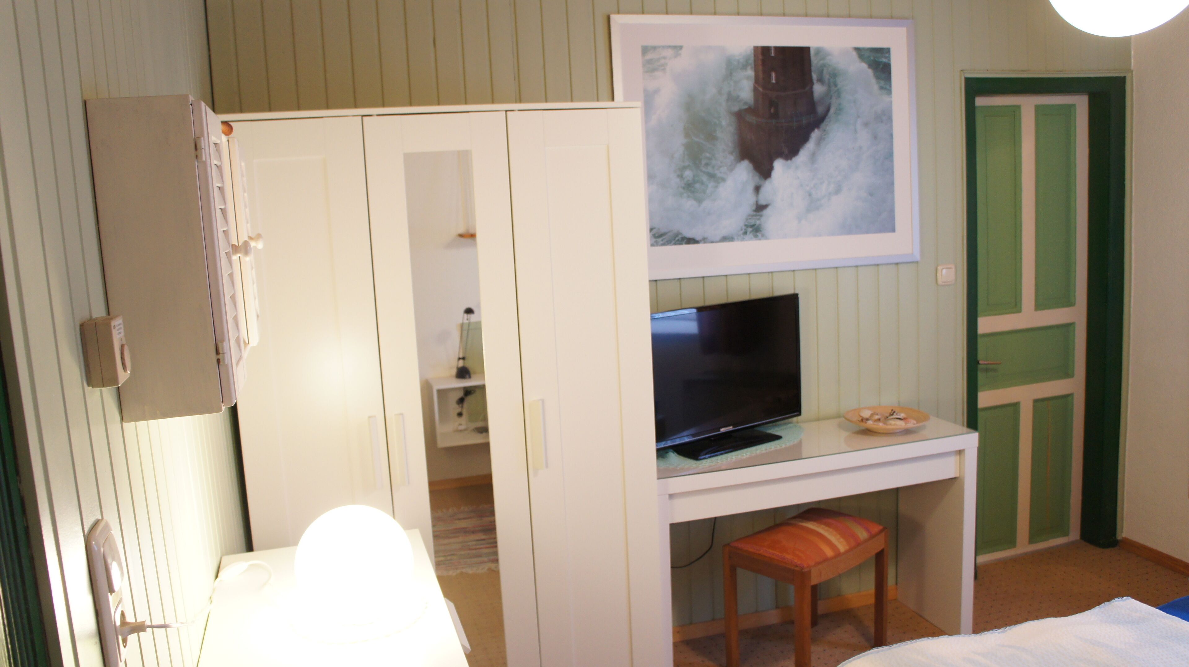 2 camere, una scrivania, ferro/asse da stiro, Wi-Fi gratuito