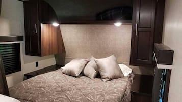 2 bedrooms, bed sheets