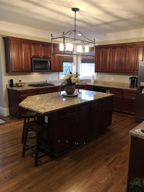 Private kitchen - Great master rental! (Evans)