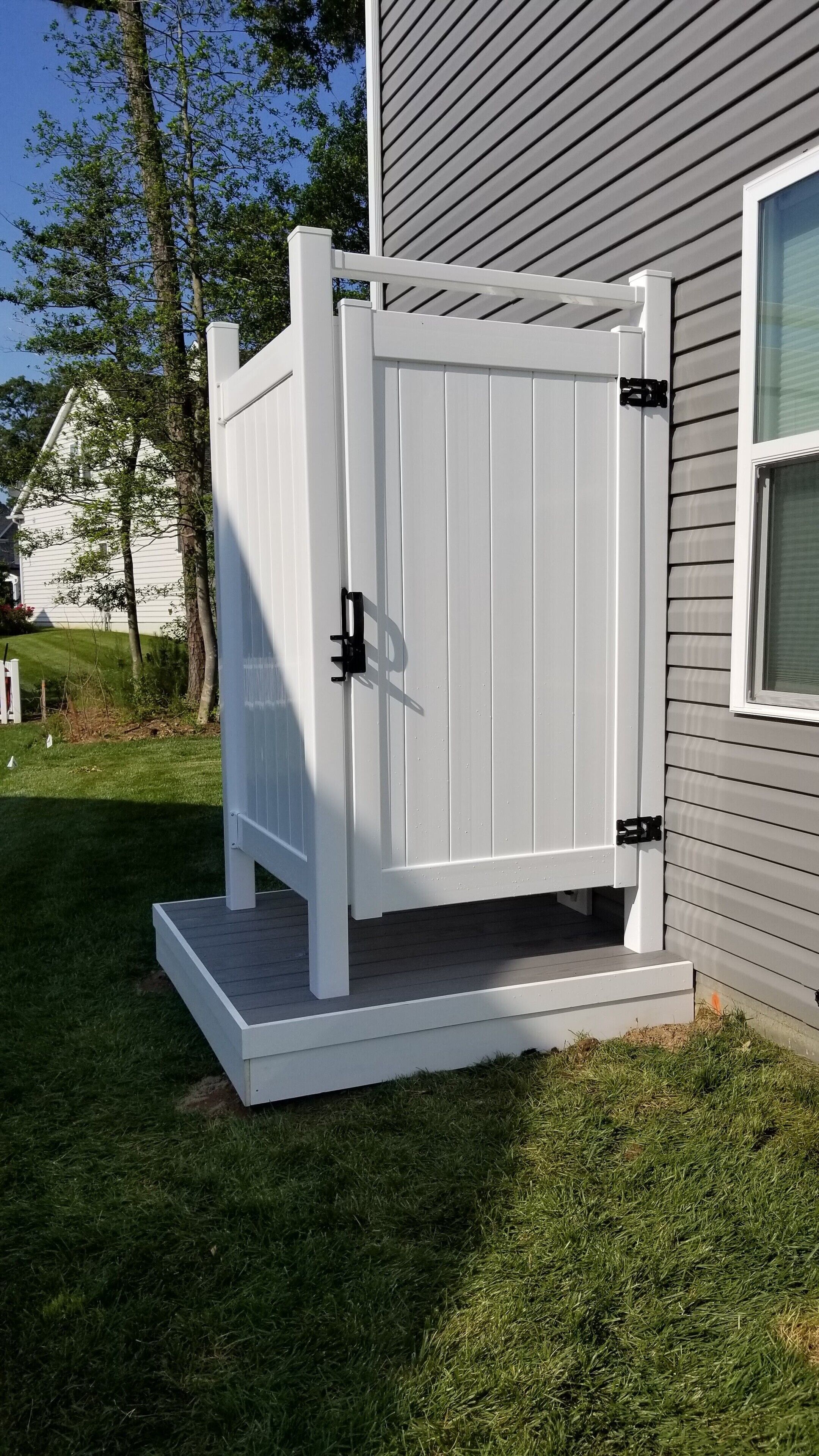 Outdoor shower so you can leave the sand outside :)