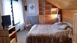 1 slaapkamer, donzen dekbedden, Tempur Pedic-bedden, een bureau