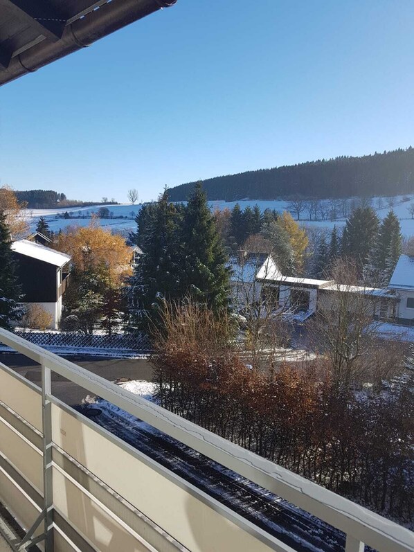 Apartment Panorama Blick auf die Berge mit Balkon/ Ski lift | Ausblick vom Zimmer