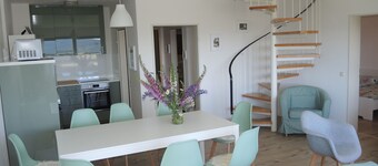 Renovated, bright, light-flooded 4-room apartment