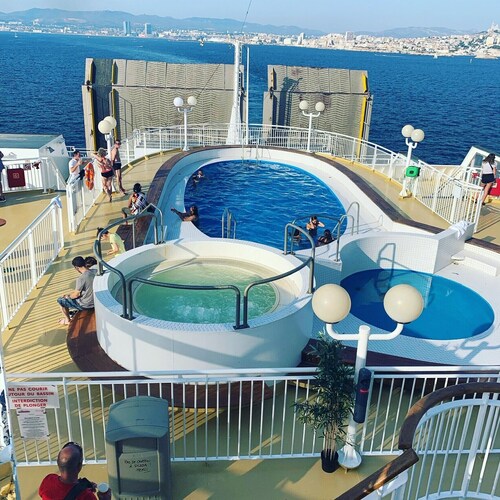 Villa 4 ★ ★★★ Piscine chauffée et Spa privatif à 700 m de la plage