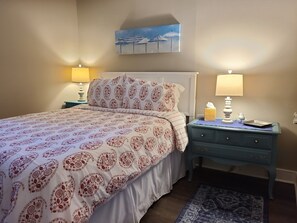 2 bedrooms, desk, iron/ironing board, free WiFi -  3 BR/2 Bath Historic District~ 7 Bl to Downtown~20 mins to BEACH/Pass INCL (Beaufort)