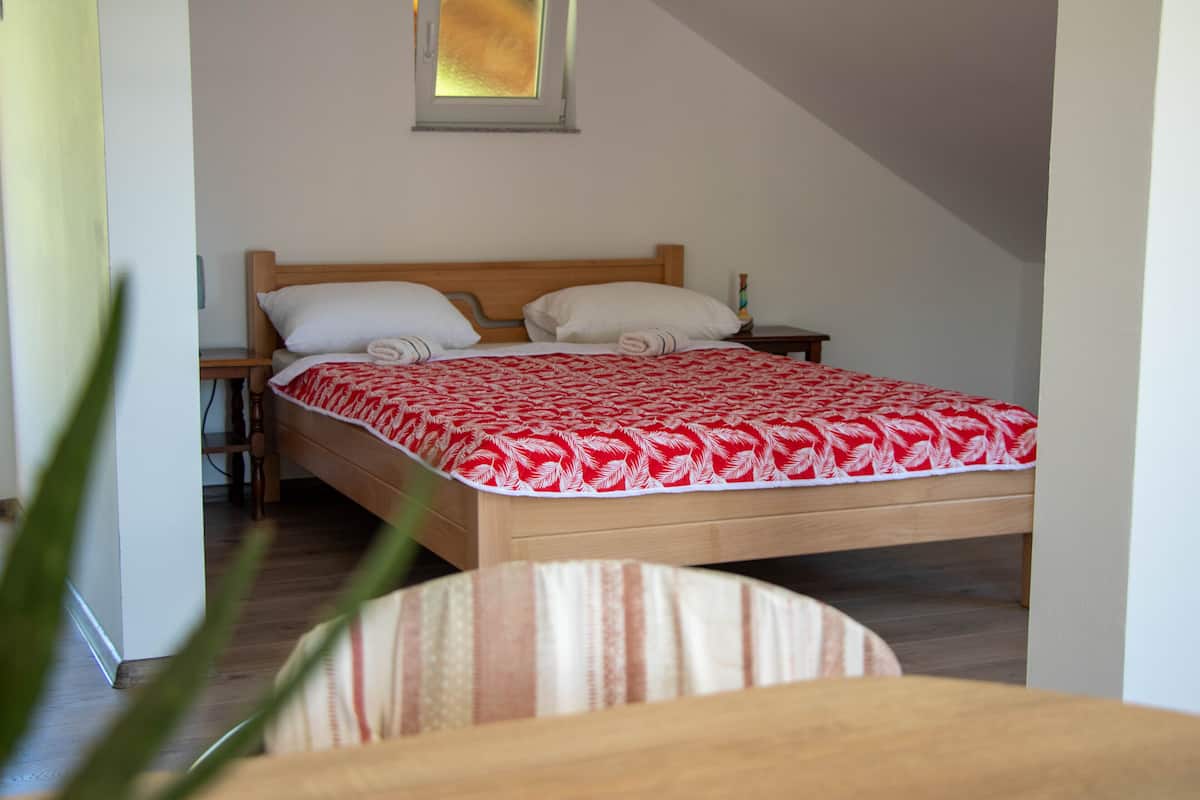 Panoramic Apartment | Laptop workspace, soundproofing, rollaway beds (surcharge), WiFi (free)