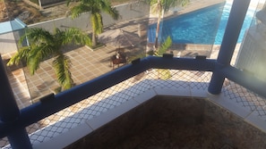 Appartement Familial, plusieurs lits, non-fumeur, vue piscine | Terrasse/Patio