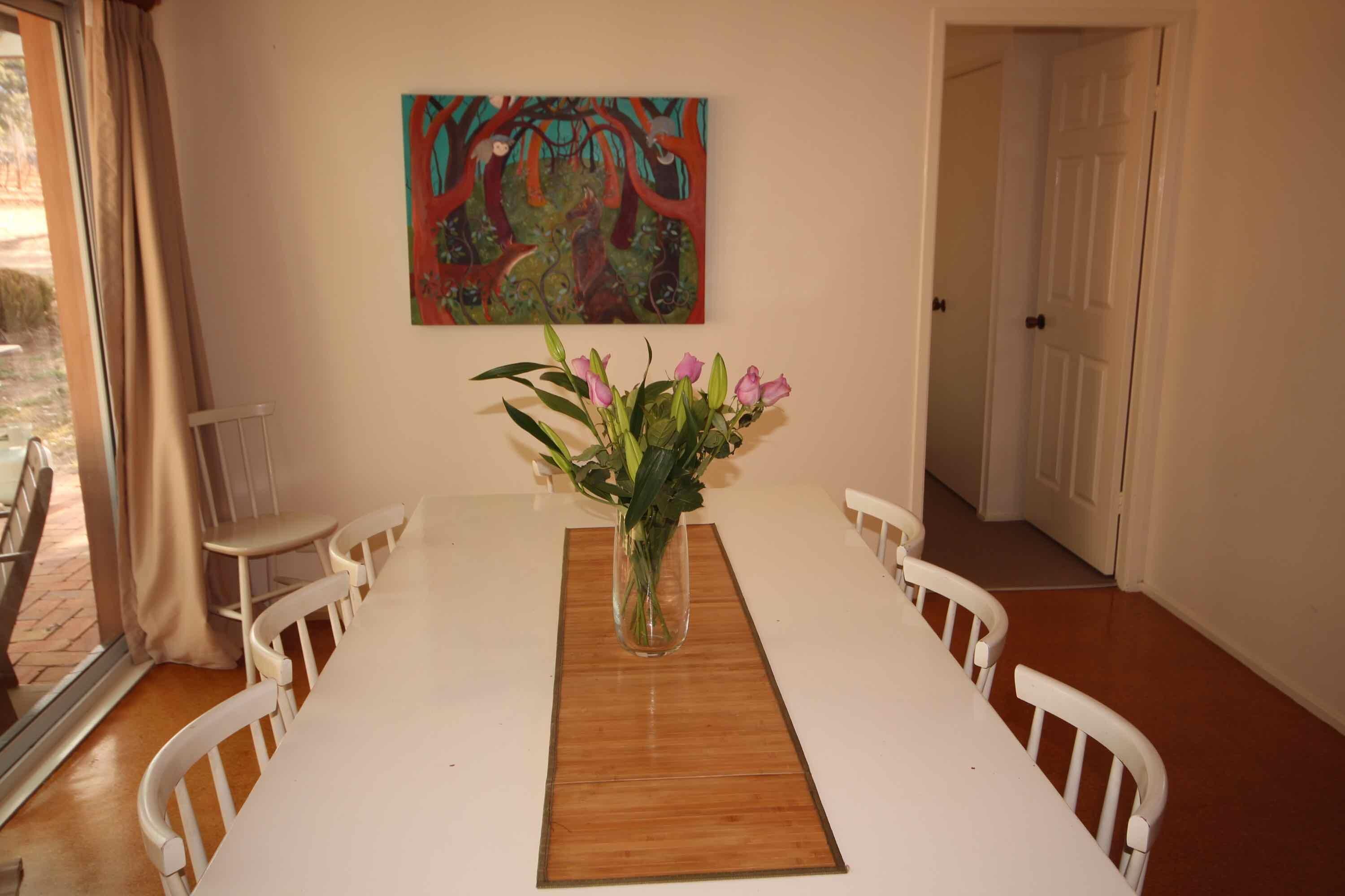 Verona Vineyard Cottage - Walk to the vineyards - 4 bedroom house in heart of Pokolbin! — image 4