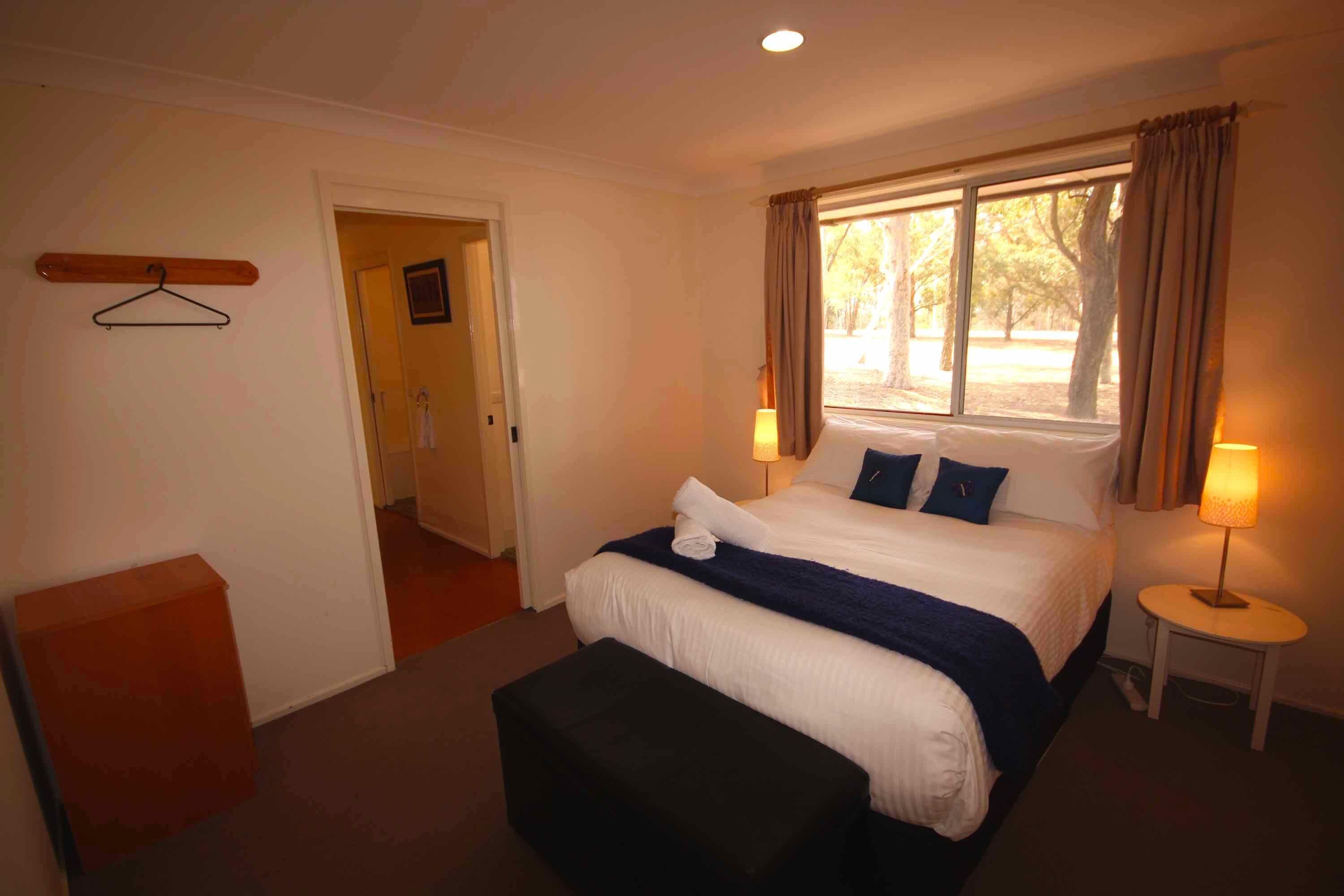 Verona Vineyard Cottage - Walk to the vineyards - 4 bedroom house in heart of Pokolbin! — image 7