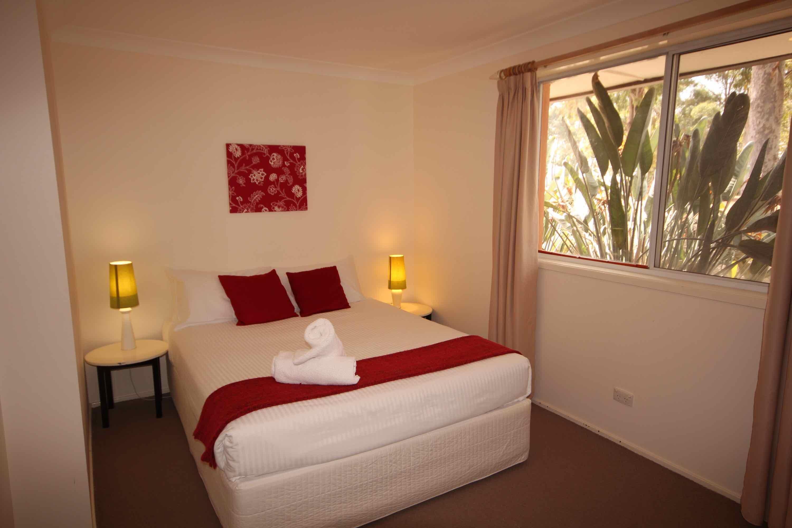 Verona Vineyard Cottage - Walk to the vineyards - 4 bedroom house in heart of Pokolbin! — image 9