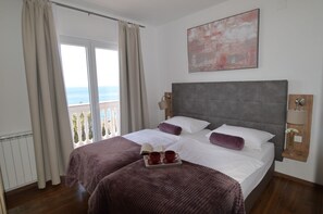 1 slaapkamer, een kluis op de kamer, een strijkplank/strijkijzer, wifi